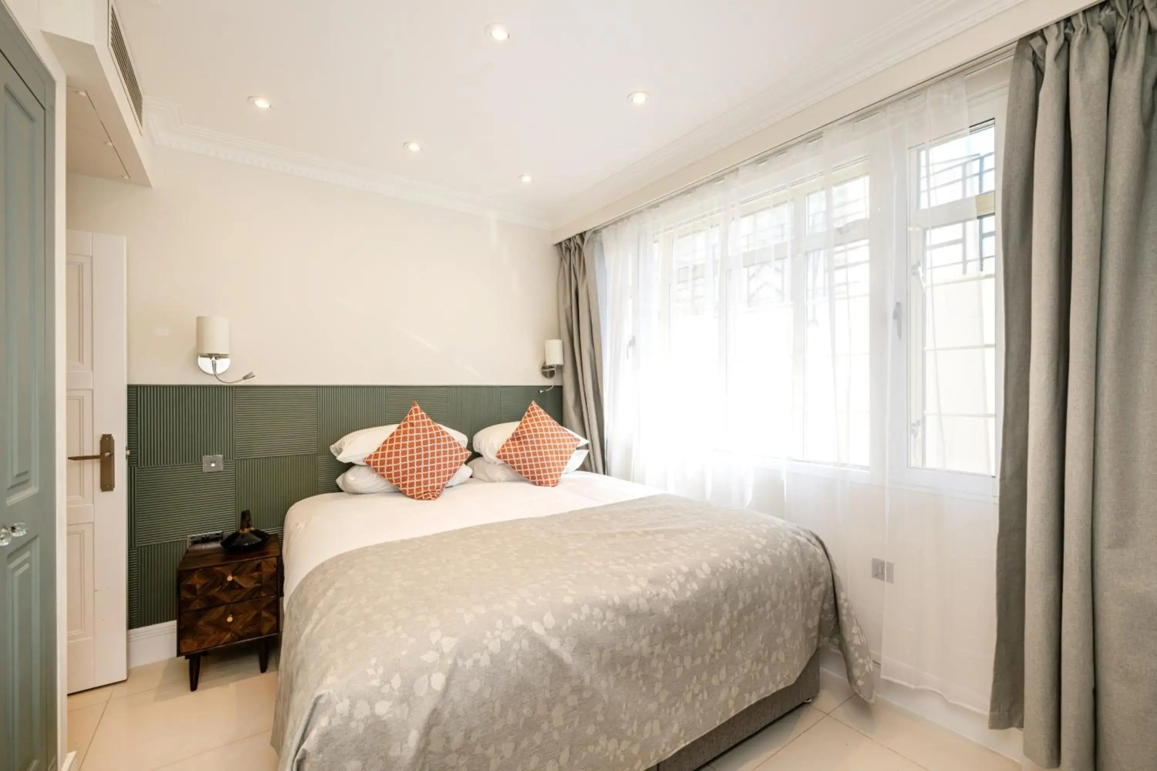 Photo - Fountain House Apartments - Hyde Park, London