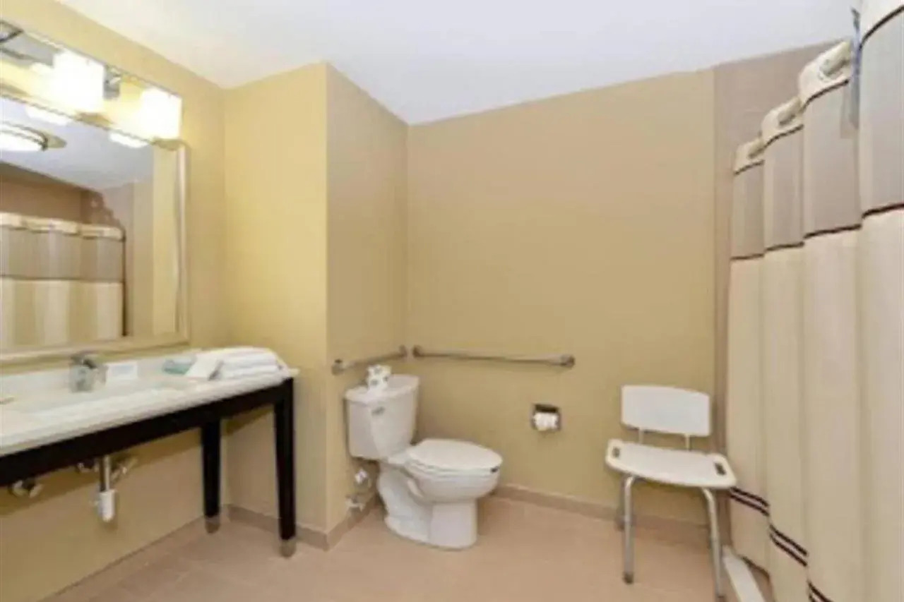 Photo - Quality Suites Nashville Airport