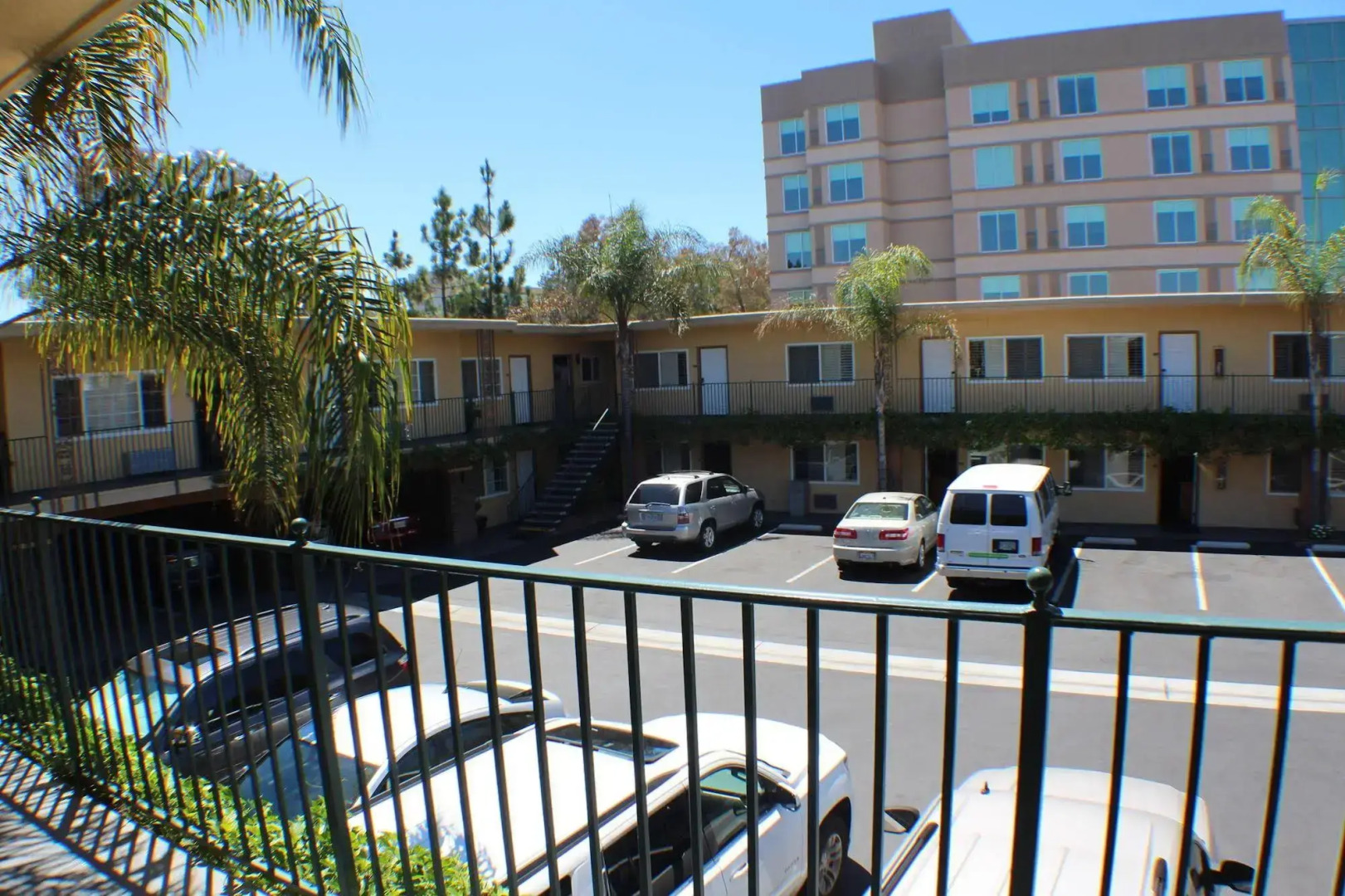 Photo - Anaheim Islander Inn and suites near Park and Convention center