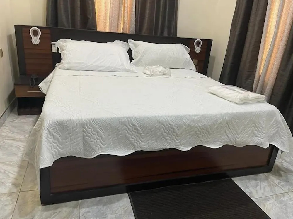 Camas Hotel and Suites