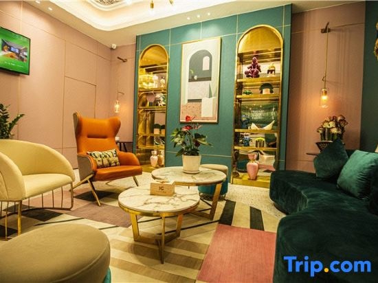CLOUDS Hotel (Wenxing Building Tengchong)