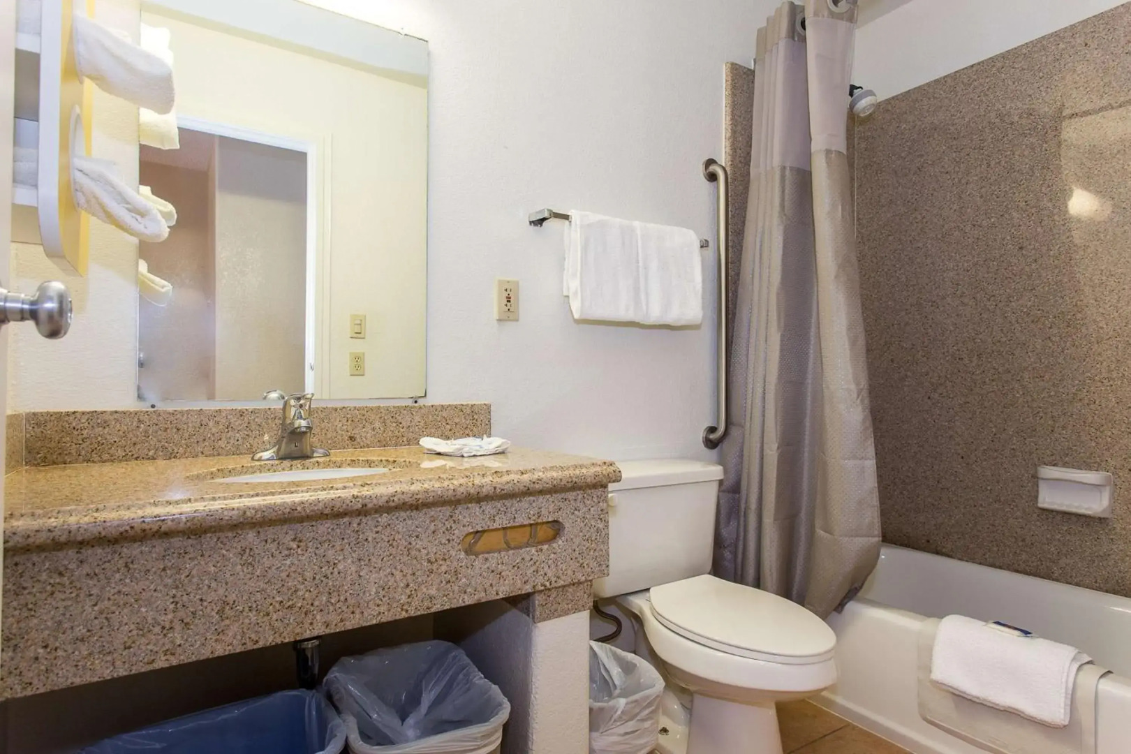 Photo - Cathedral Hill Hotel