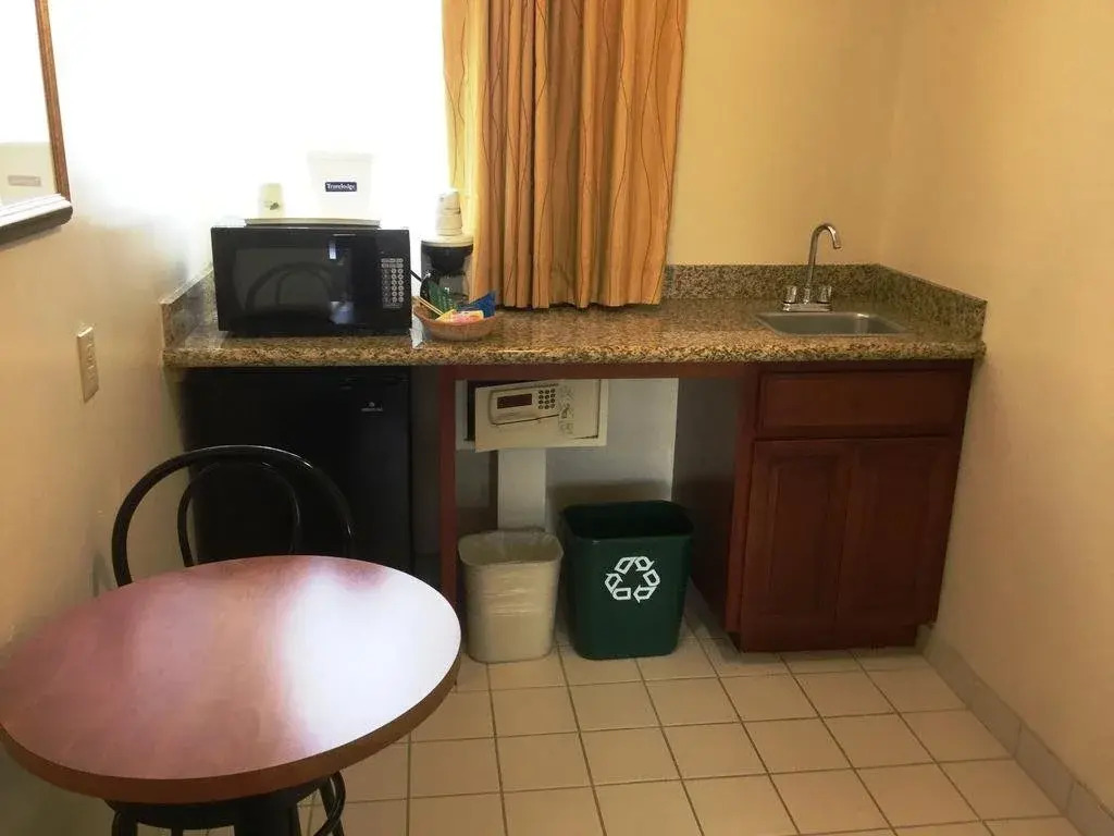Photo - SureStay Hotel by Best Western Santa Monica