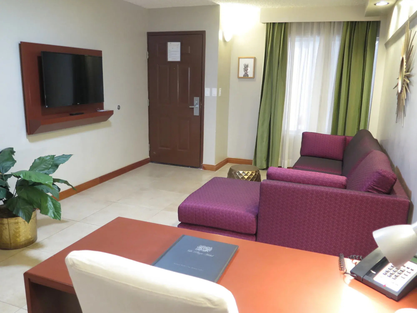 Photo - Le Plaza Hotel