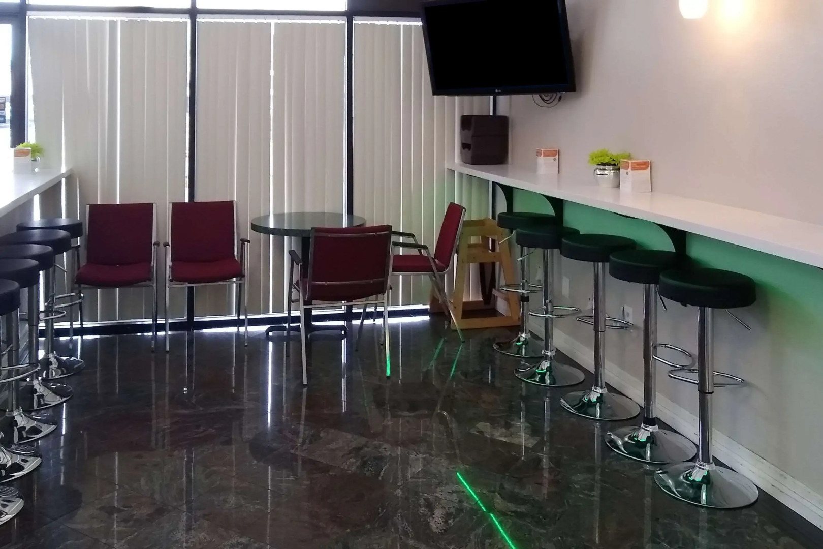 Foto - Econo Lodge Inn & Suites West - Energy Corridor