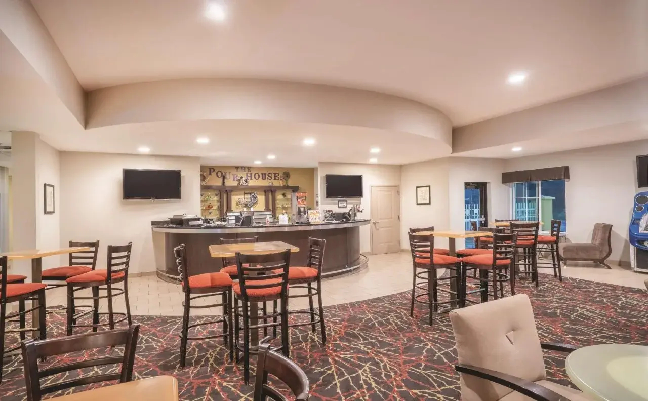 Photo - Comfort Inn & Suites Verona at Turning Stone Resort Casino