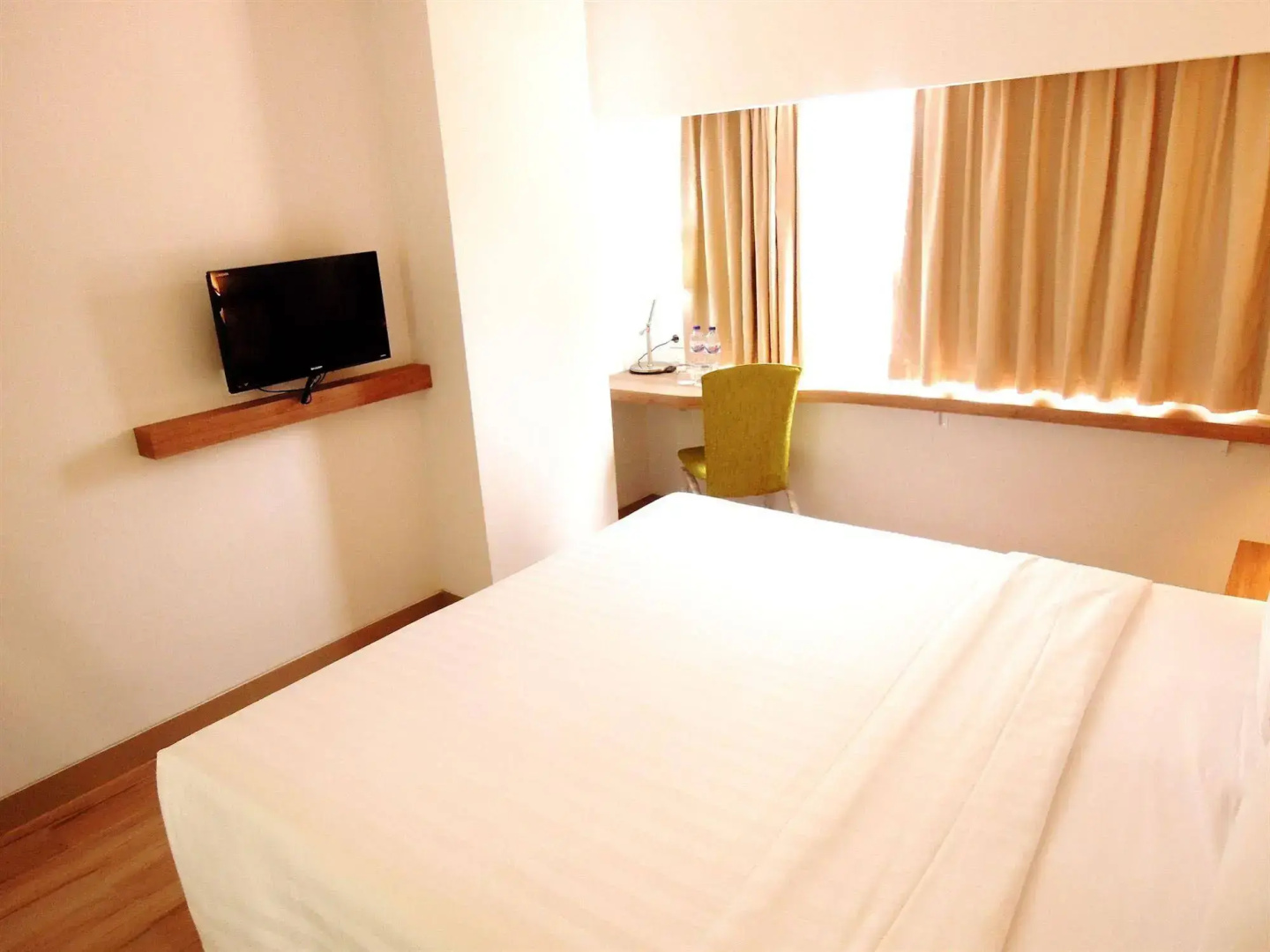Photo - Whiz Hotel Cikini Jakarta
