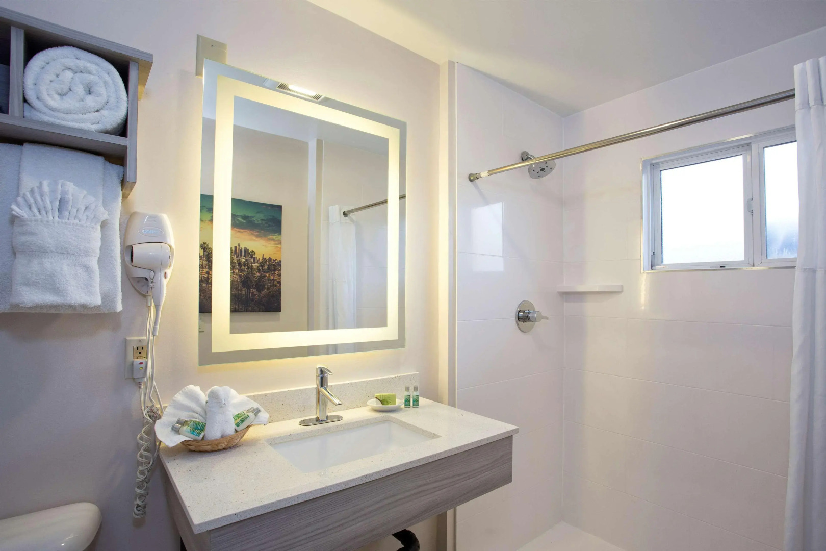 Photo - SureStay Hotel by Best Western Santa Monica