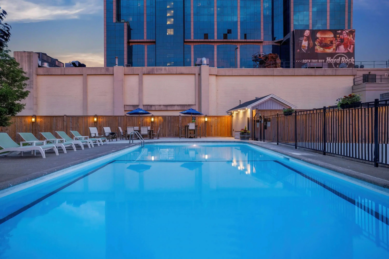 Photo - Travelodge by Wyndham Niagara Falls at the Falls