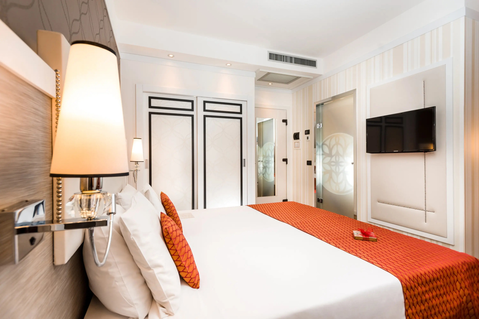 Foto - Ikonik Parlament