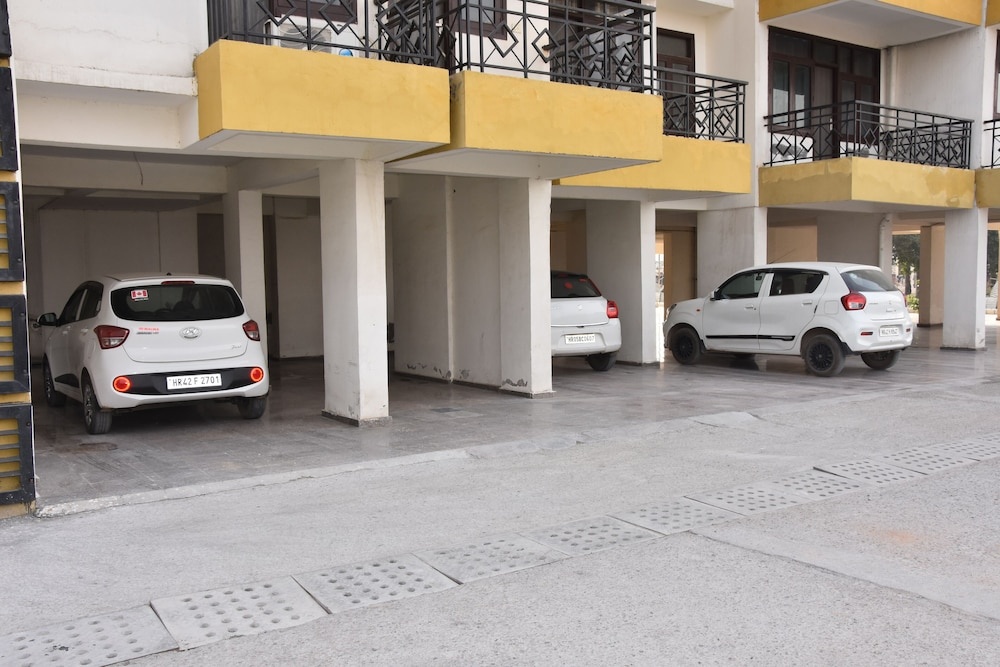 OYO 19389 SilverKey Rajouri Garden