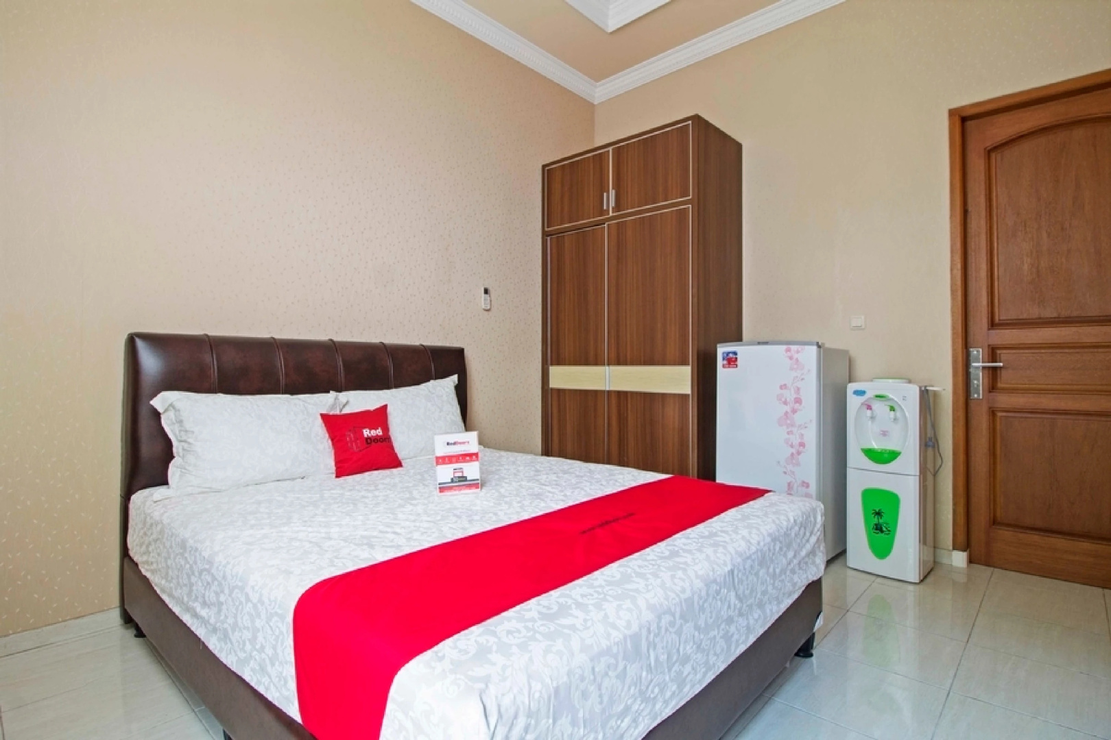 Foto - RedDoorz Syariah near Mercu Buana University