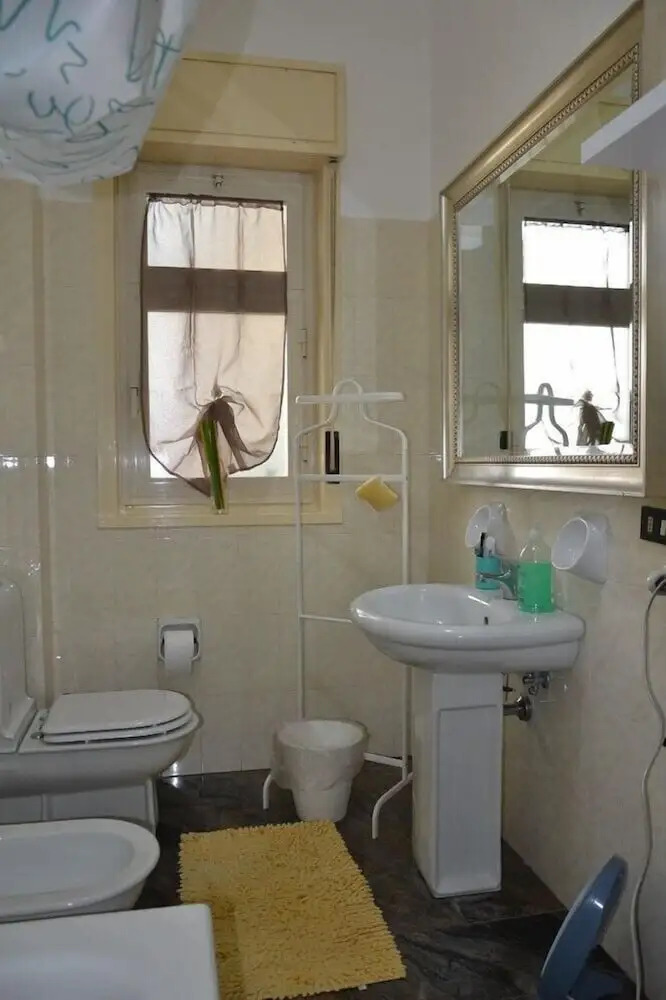 Photo - BED&FLY NEAR AIRPORT CATANIA FONTANAROSSA BAGNO PRIVATO In CAMERA