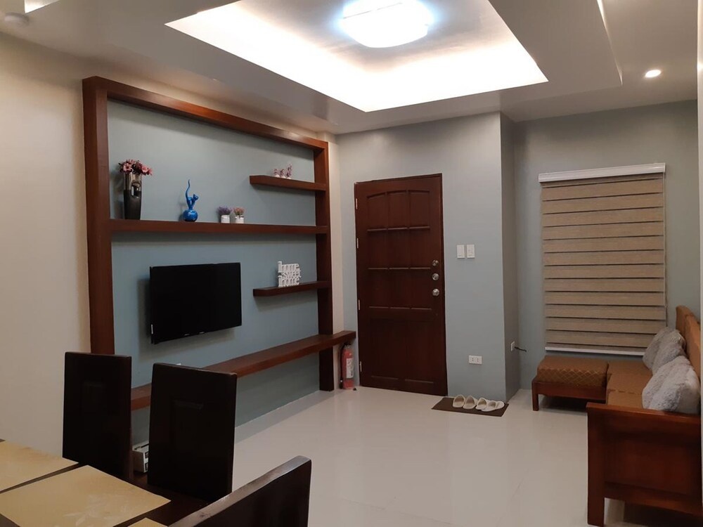 Restful 3BR Hillside Duplex