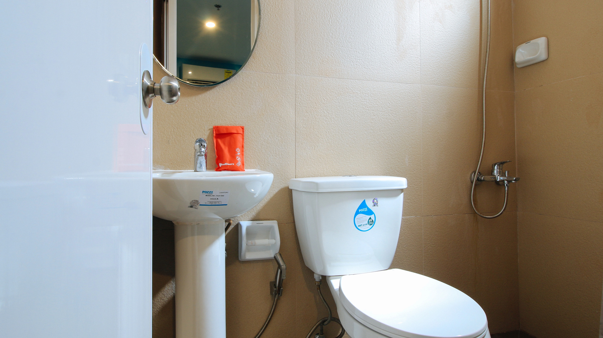 Foto - RedDoorz at Hotel Rosemarie