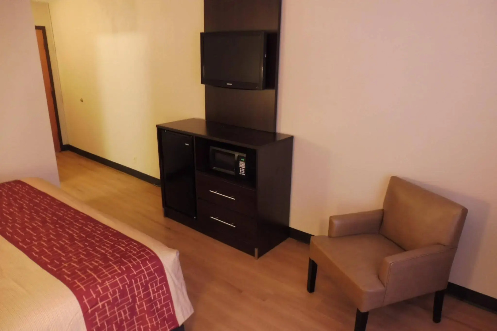 Foto - HomeTowne Studios by Red Roof & Conference Center Cortland