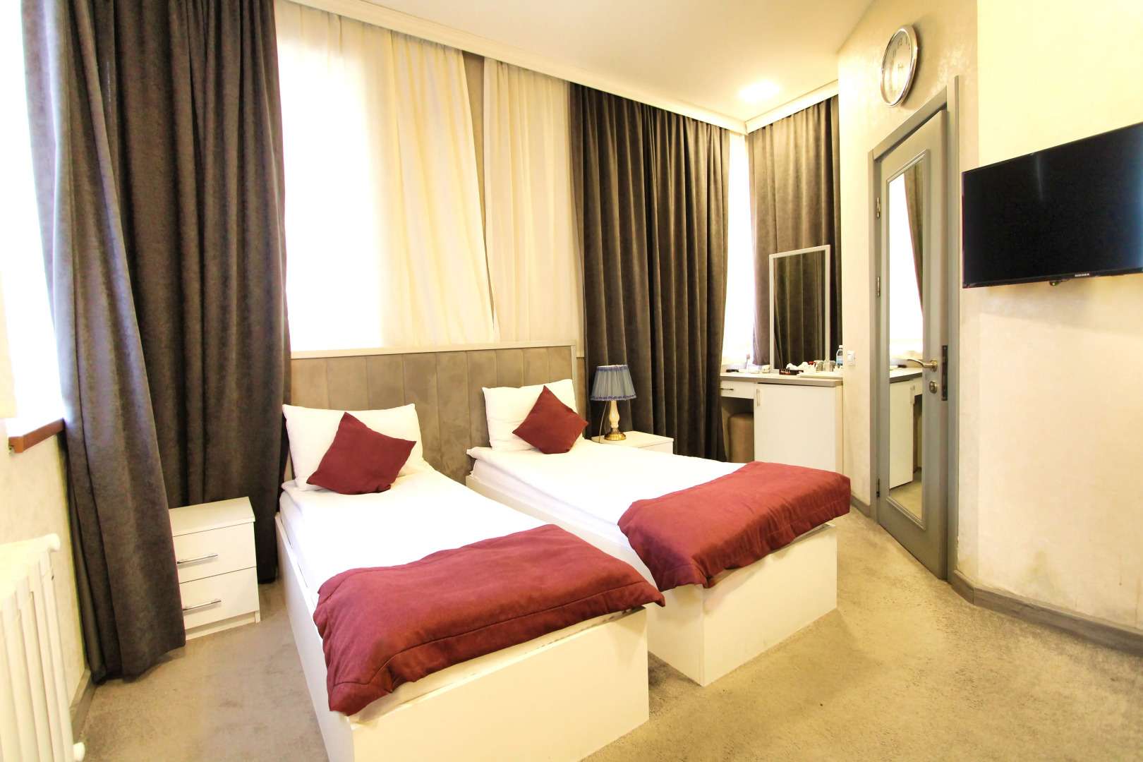 Photo - Old Sunday Hotel