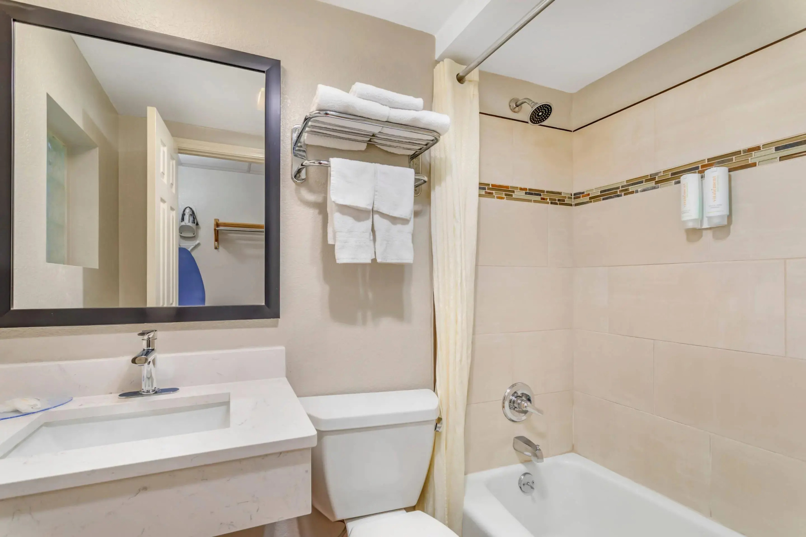 Photo - Econo Lodge Inn & Suites Gatlinburg at the Convention Center