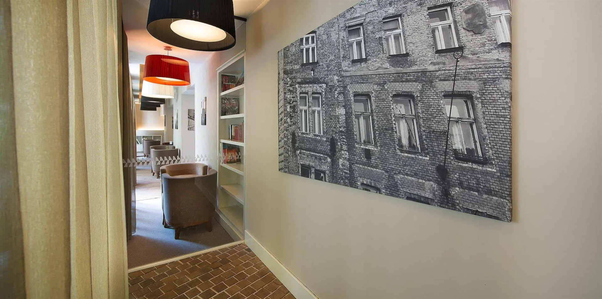 Photo - Three Crowns Hotel