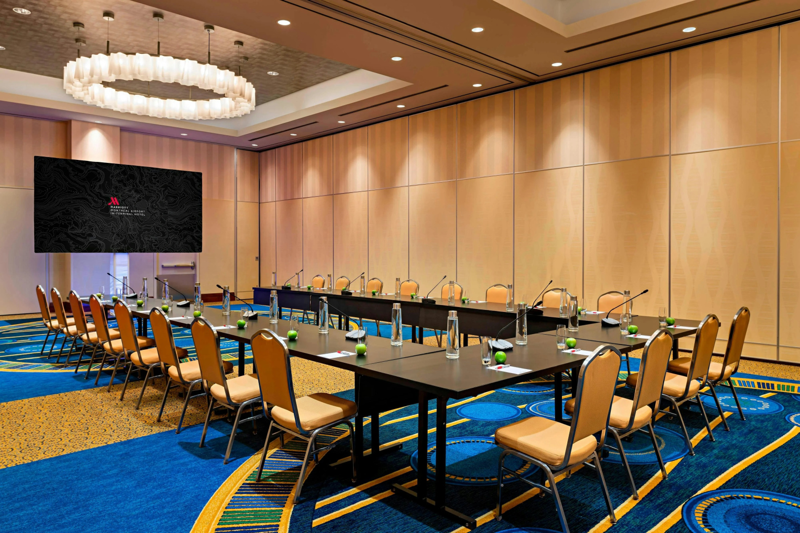Photo - Marriott Montreal Airport In-Terminal Hotel