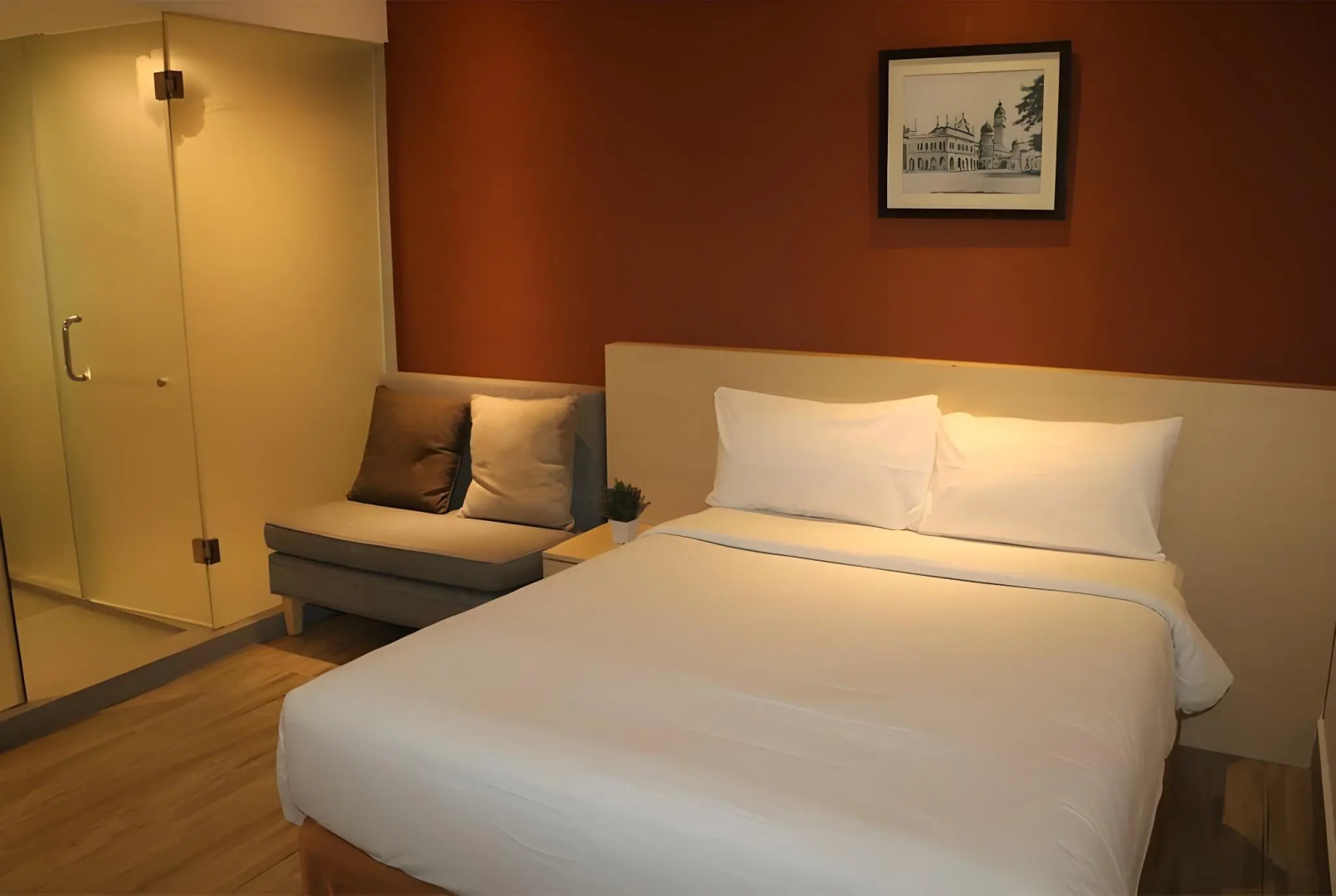Photo - Pacific Express Hotel Central Market