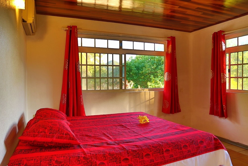 Hana Iti Beach House