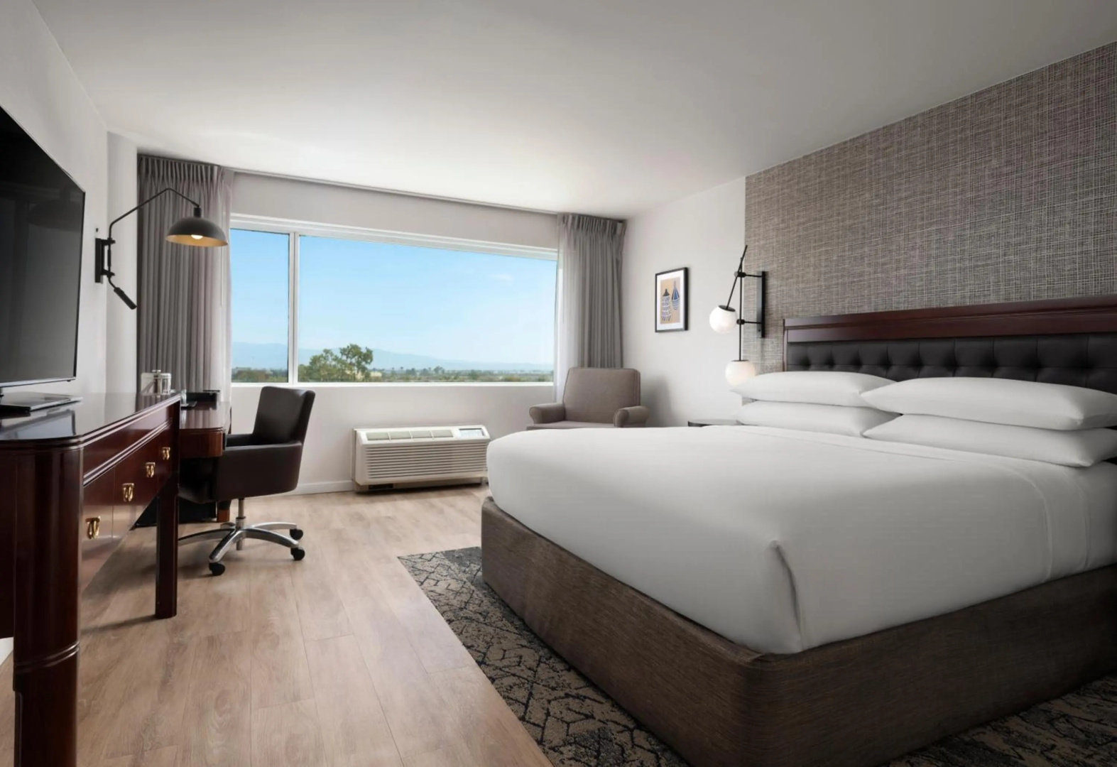 Photo - Sheraton Ontario Airport Hotel