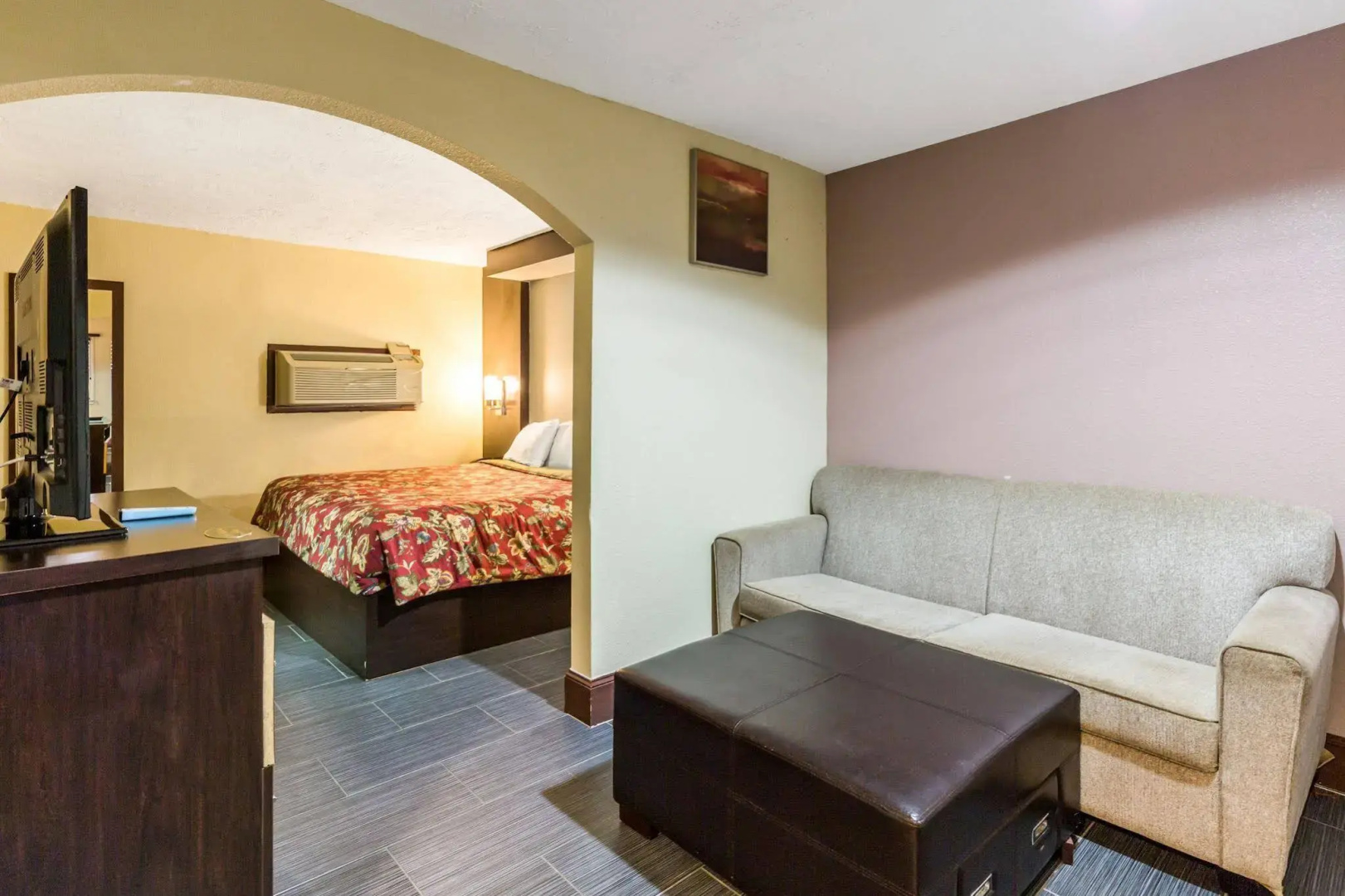 Photo - Rodeway Inn & Suites