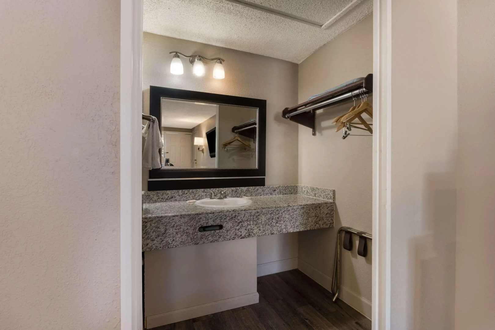 Photo - Rodeway Inn Charlotte Airport Area