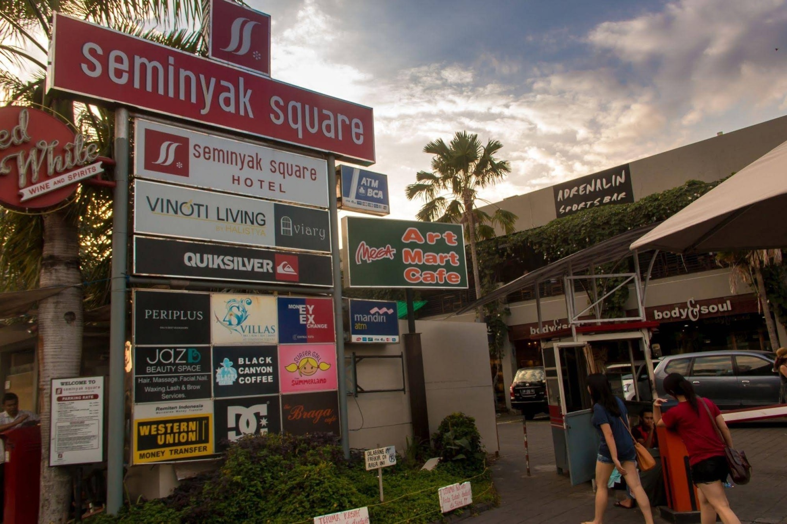 Foto - Seminyak Square Hotel And Villas