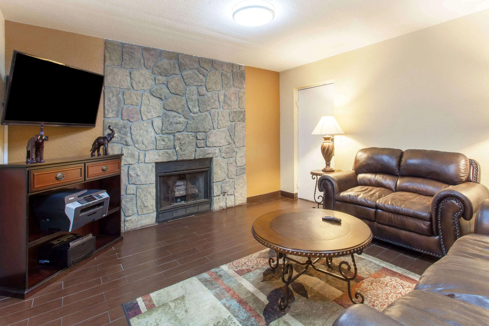 Photo - Clarion Inn & Suites near the Leconte Center Pigeon Forge