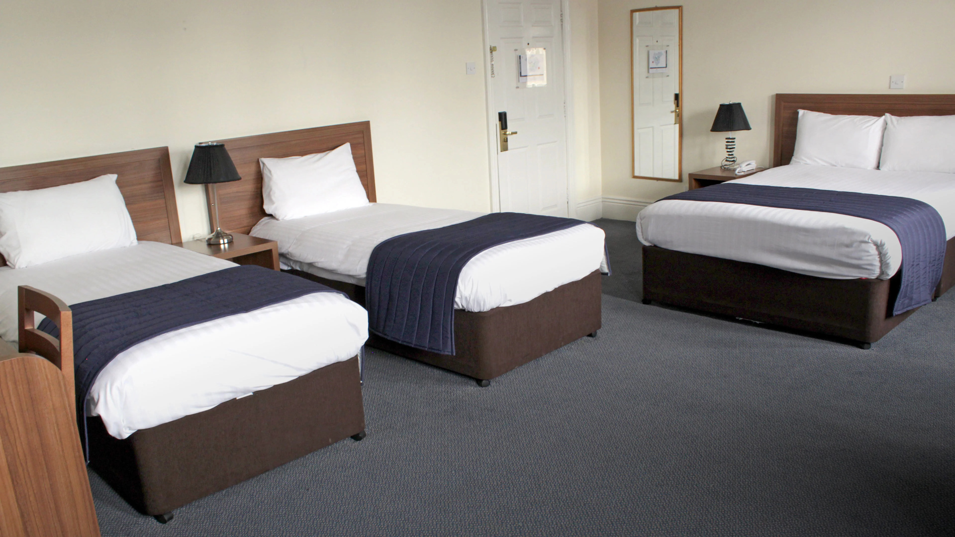 Photo - Discovery Inn - Leeds