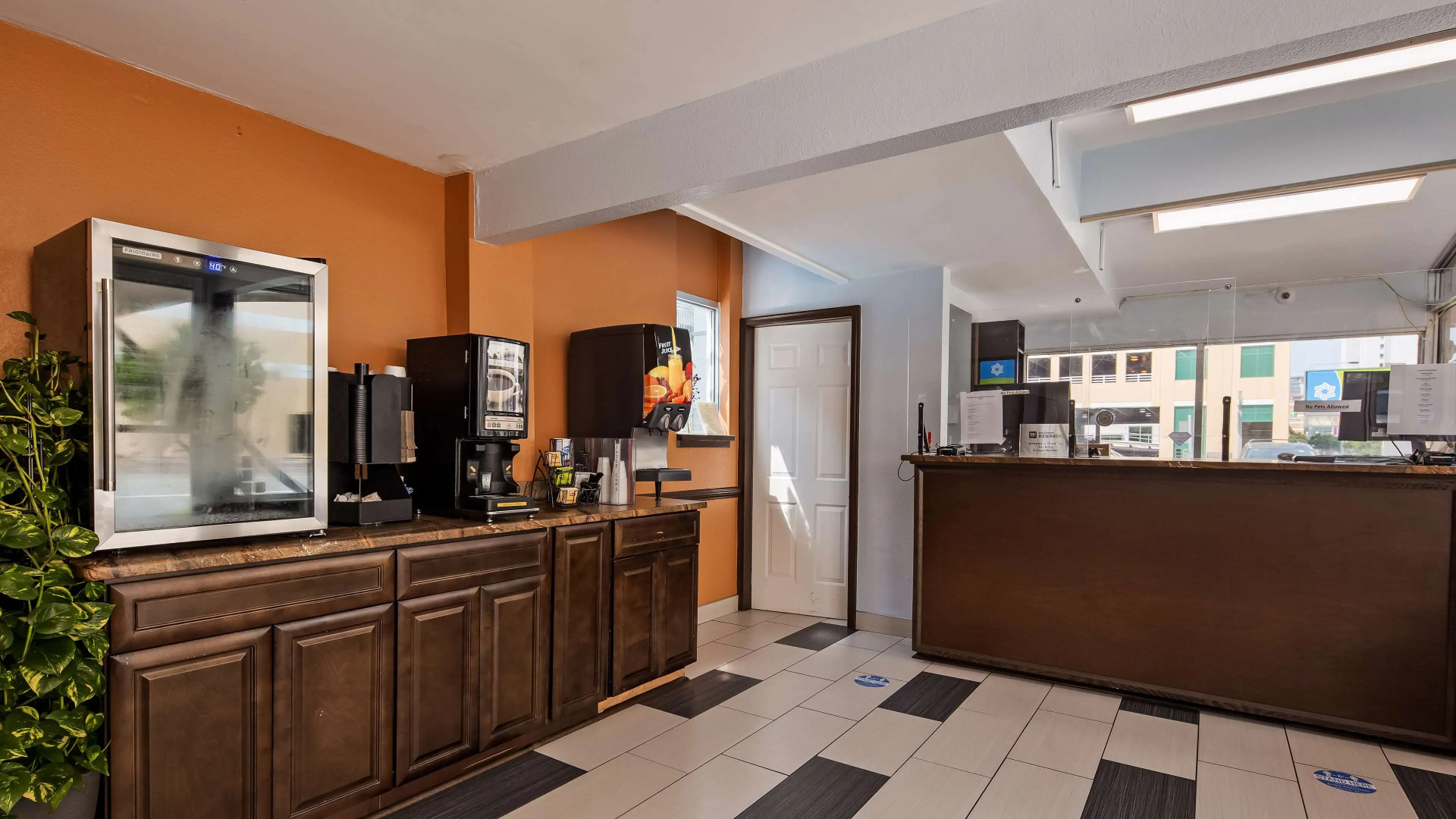Photo - SureStay Hotel by Best Western Virginia Beach Royal Clipper
