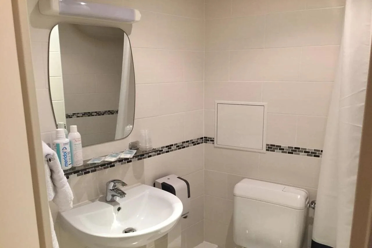 Photo - Hôtel De La Perdrix Rouge