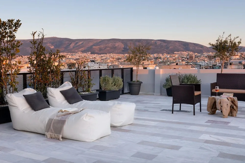 Photo - Thisean Modern Suites By Athens Stay