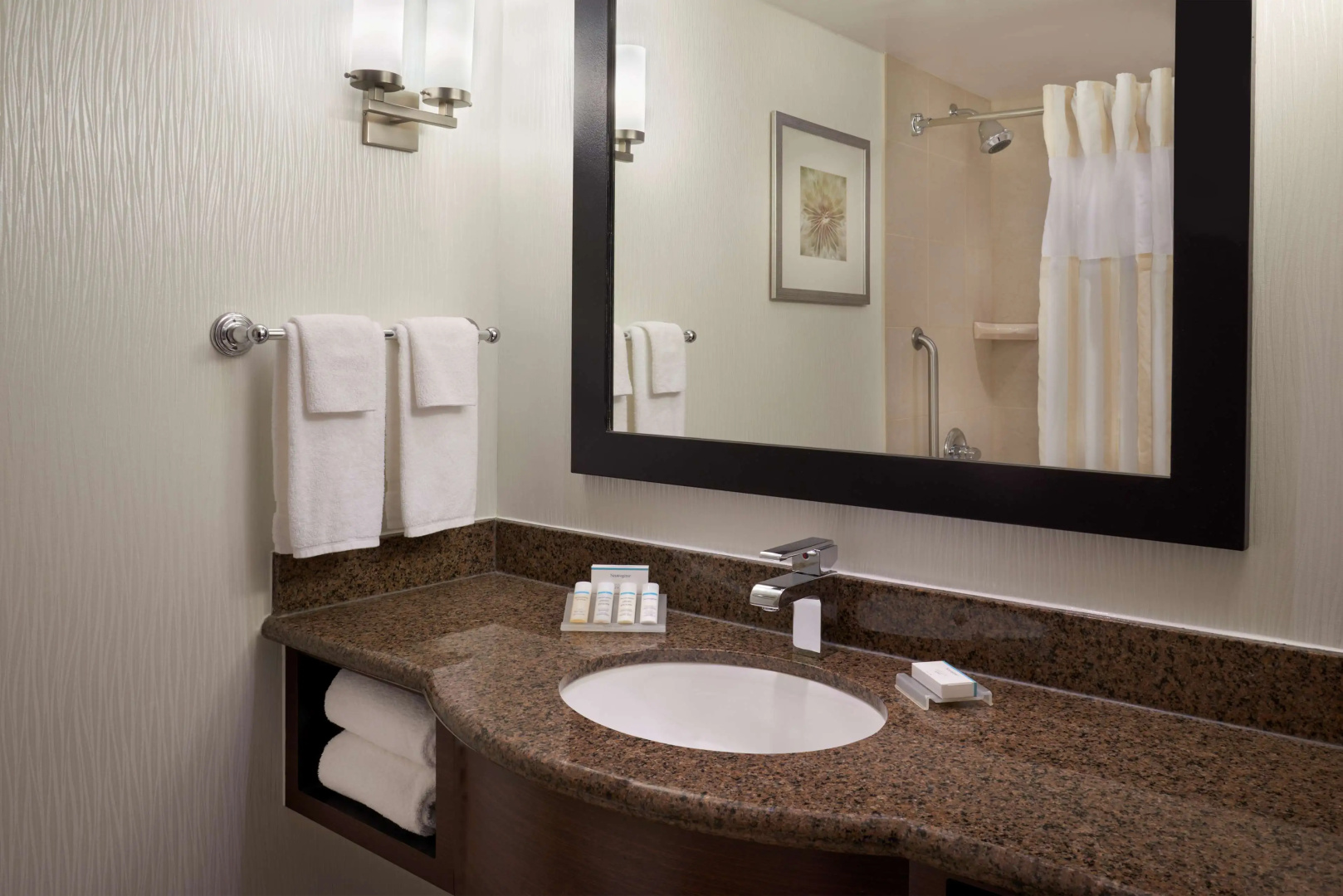 Photo - Hilton Garden Inn Toronto Airport West/Mississauga