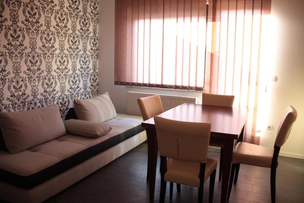 Apartmani i Bungalovi TROJKA