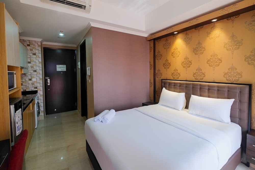 Exquisite Studio Menteng Park Apartment