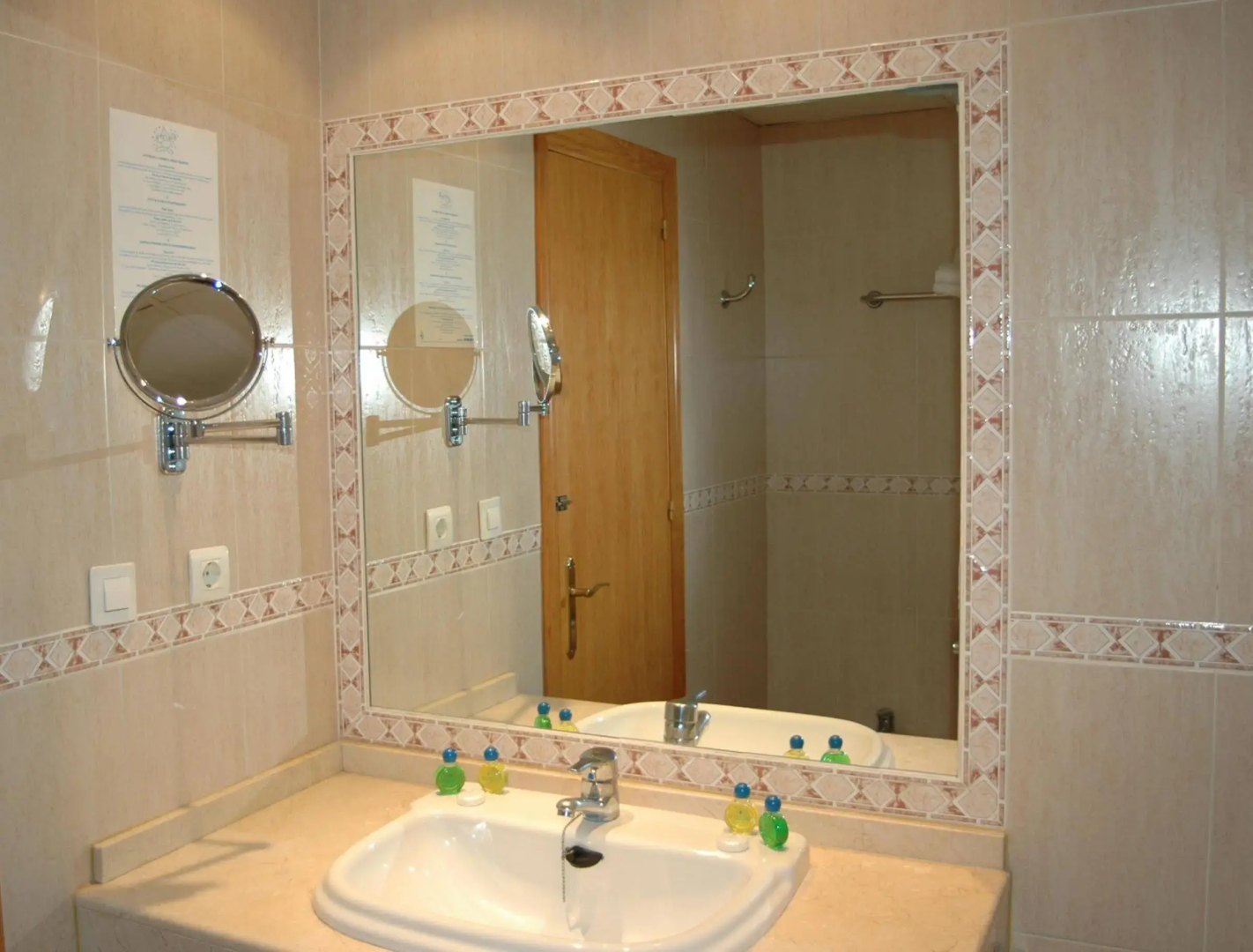 Photo - Hotel Parasol by Dorobe