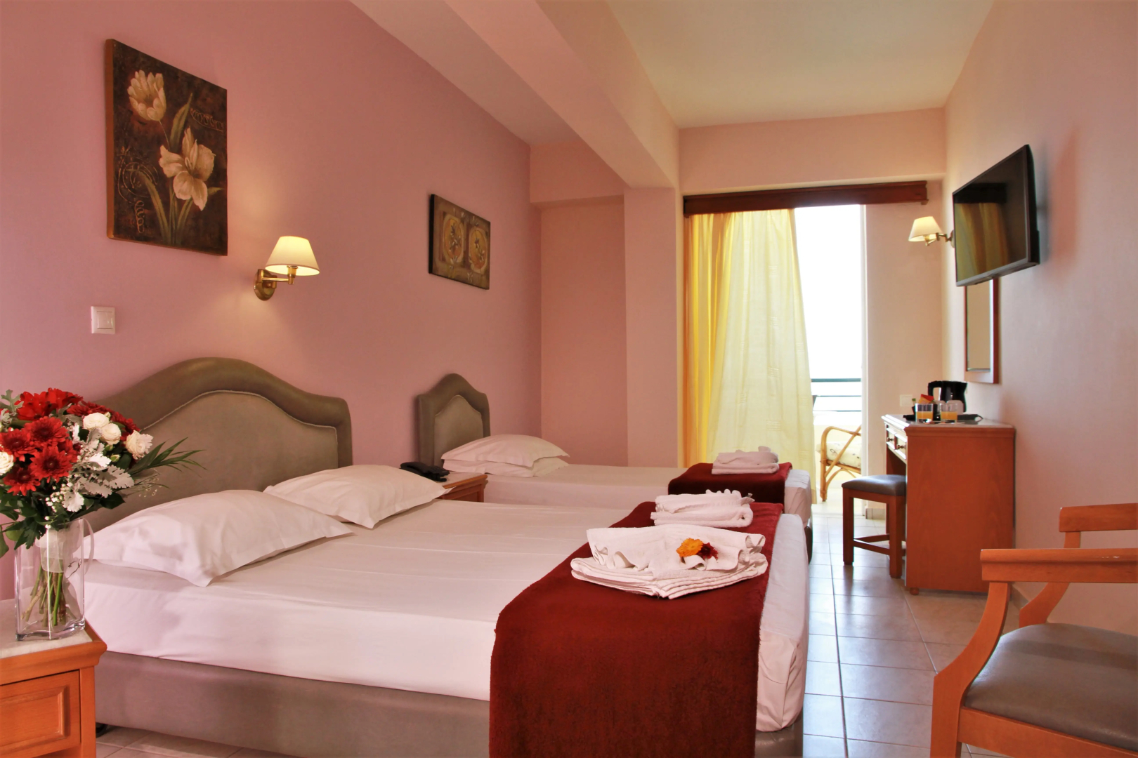 Photo - Dedalos Beach Hotel
