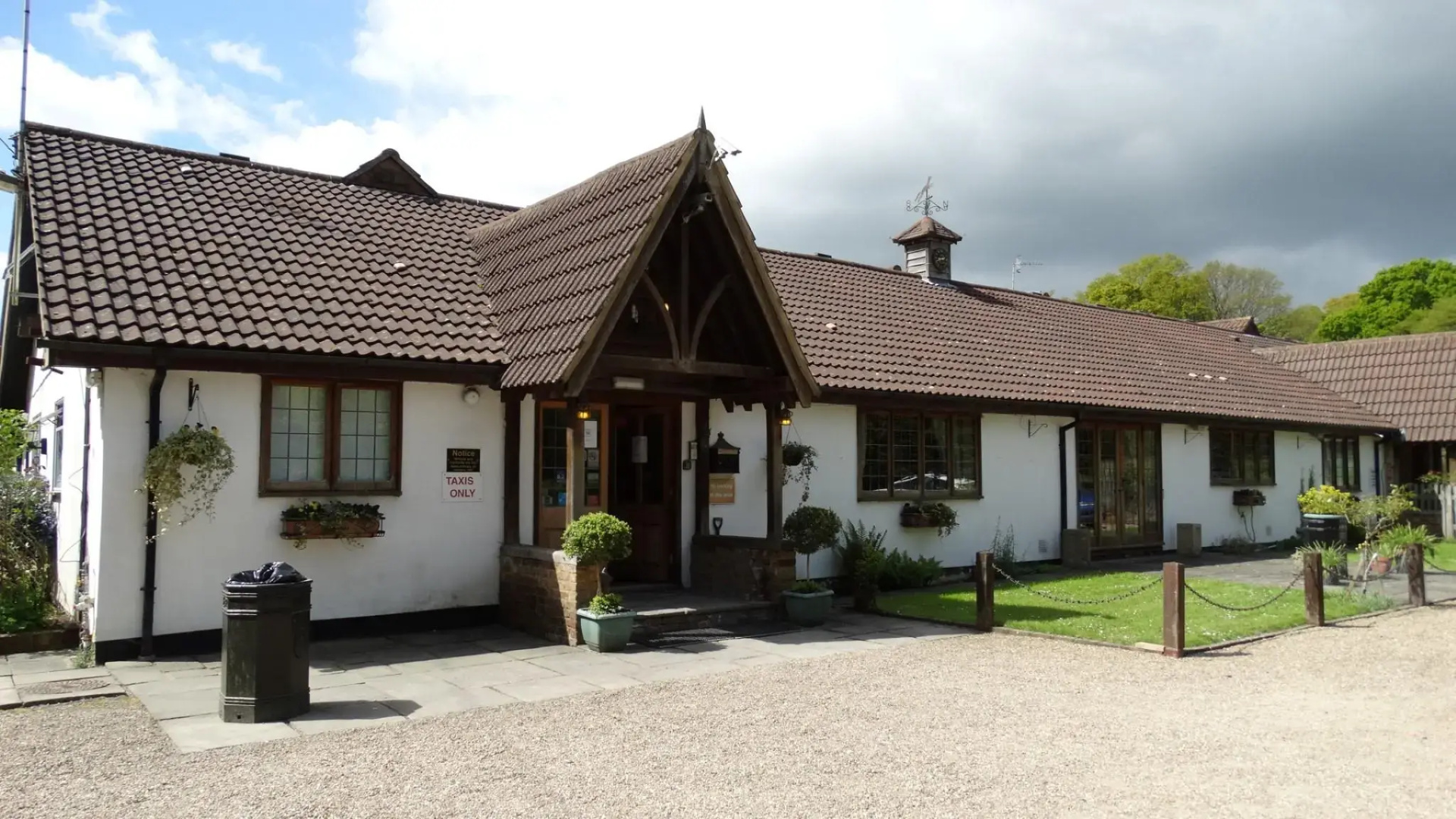 Photo - Little Foxes Hotel & Gatwick Airport Parking