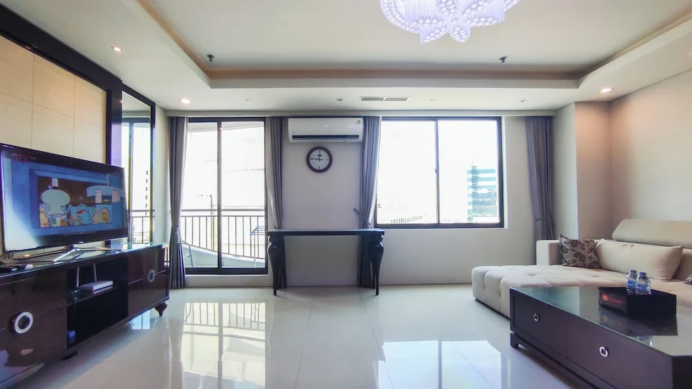 Premium and Restful 3BR in City Center at Kondominium Regensi Apartment