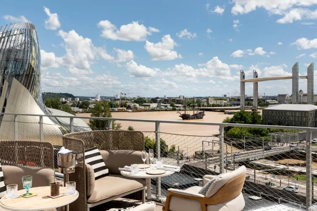 Photo - Renaissance Bordeaux Hotel