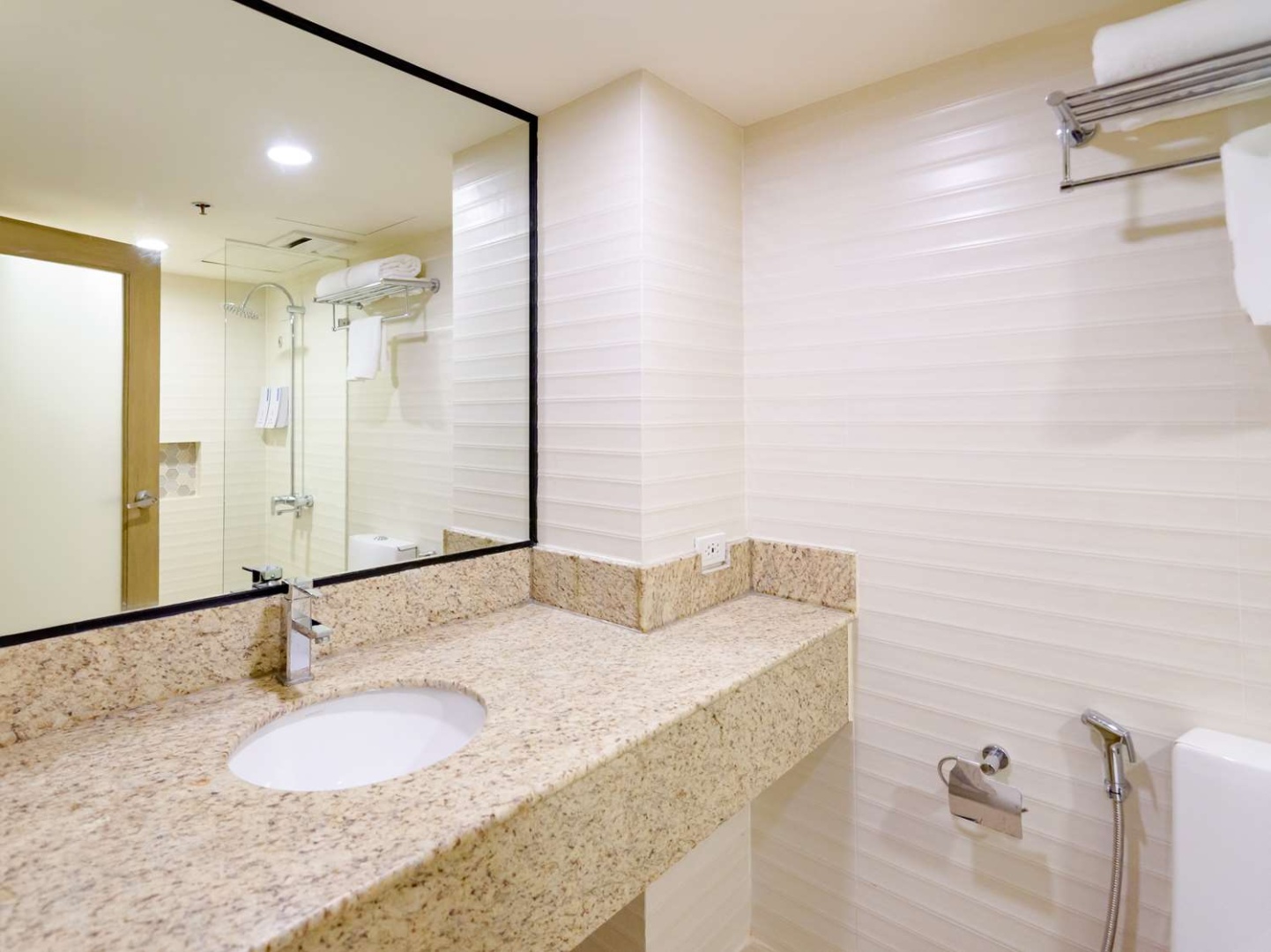 Photo - Surestay Plus By Best Western Cebu City