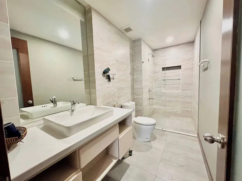 Photo - LAGUNA Premier
