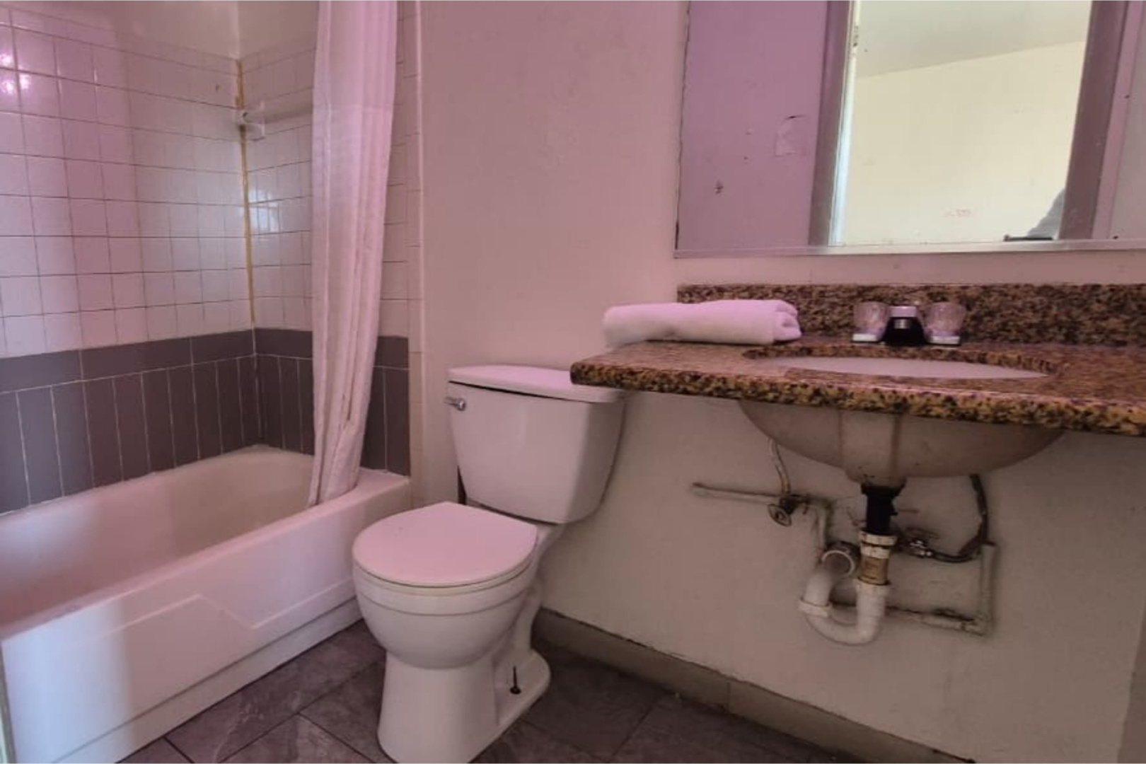 Photo - Base Motel By OYO South Tampa
