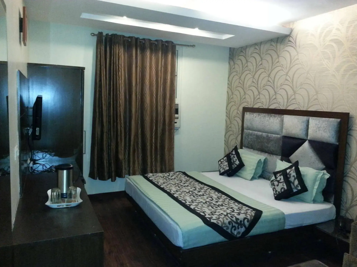 Photo - Hotel Vanson Villa, City Centre - With Free Airport & Train Station Pickup