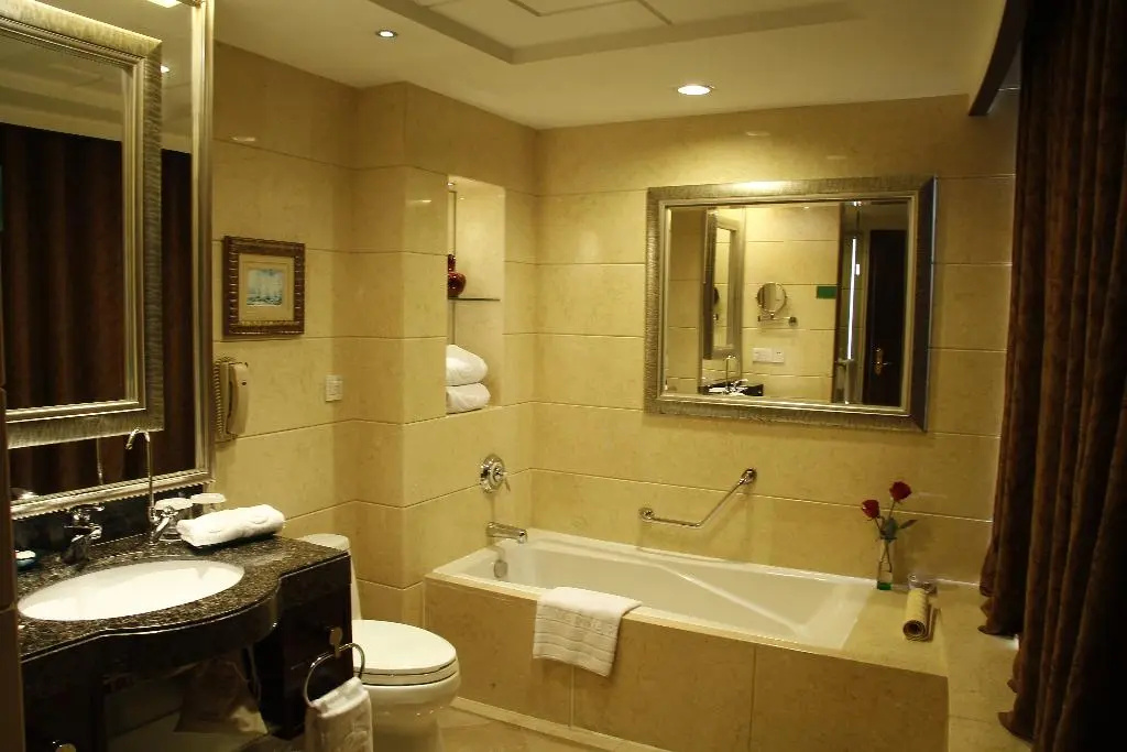 Photo - Royal Marina Plaza