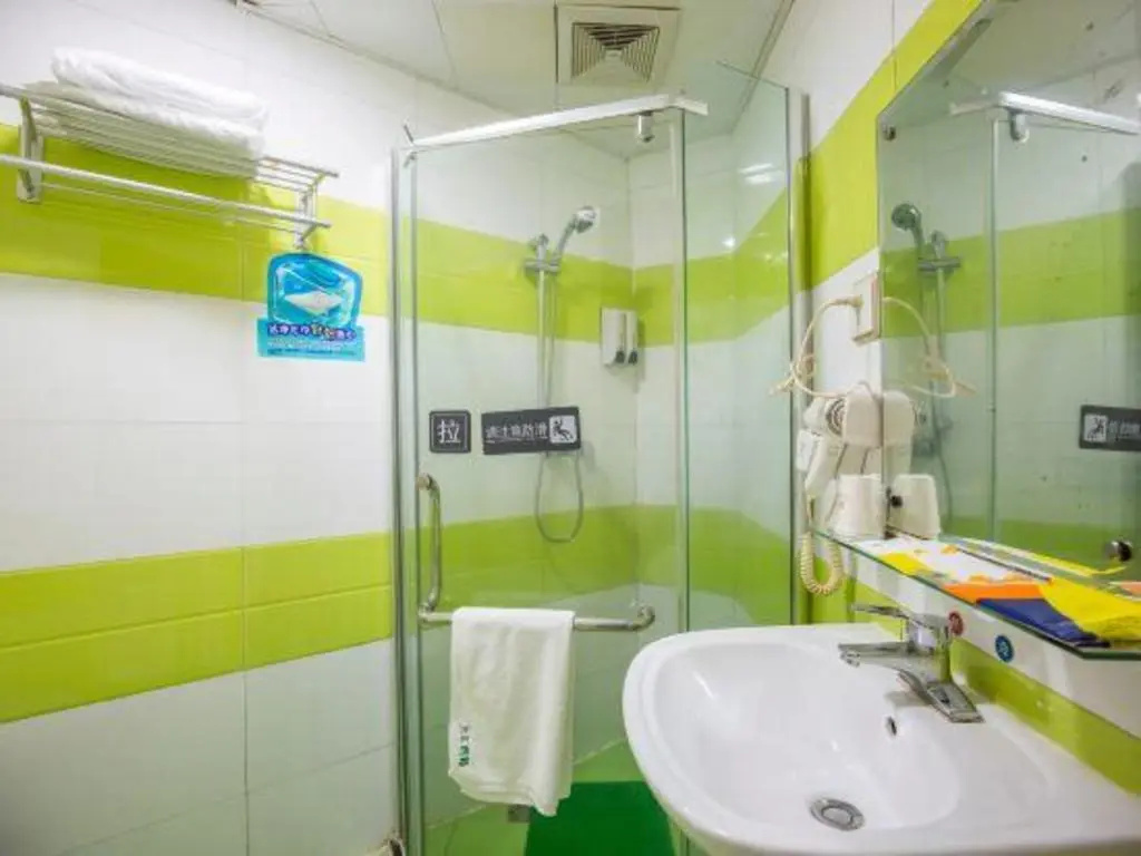 7Days Inn Chain Hotel (Chengdu Wuhou Temple Jinli Provincial Orthopedic Hospital Subway Station)