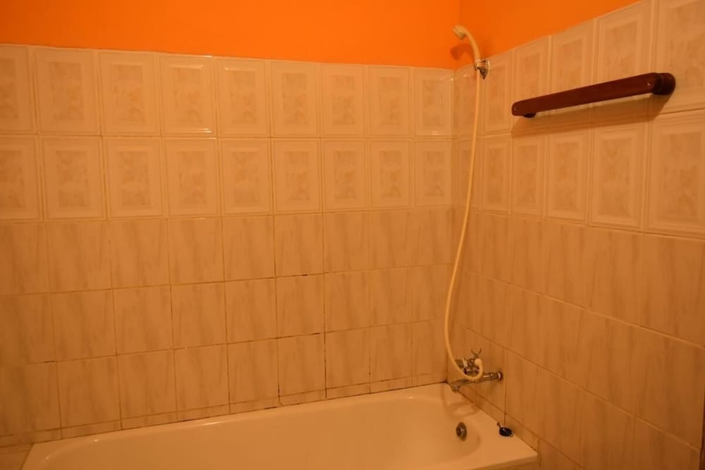 Room in B&B - Amahoro Guest House - Queen Room
